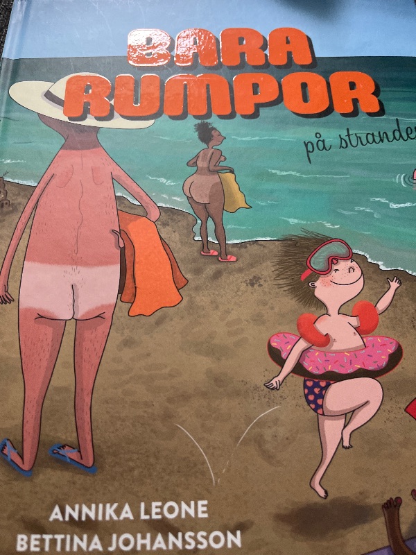 Omslag: Bara rumpor på stranden